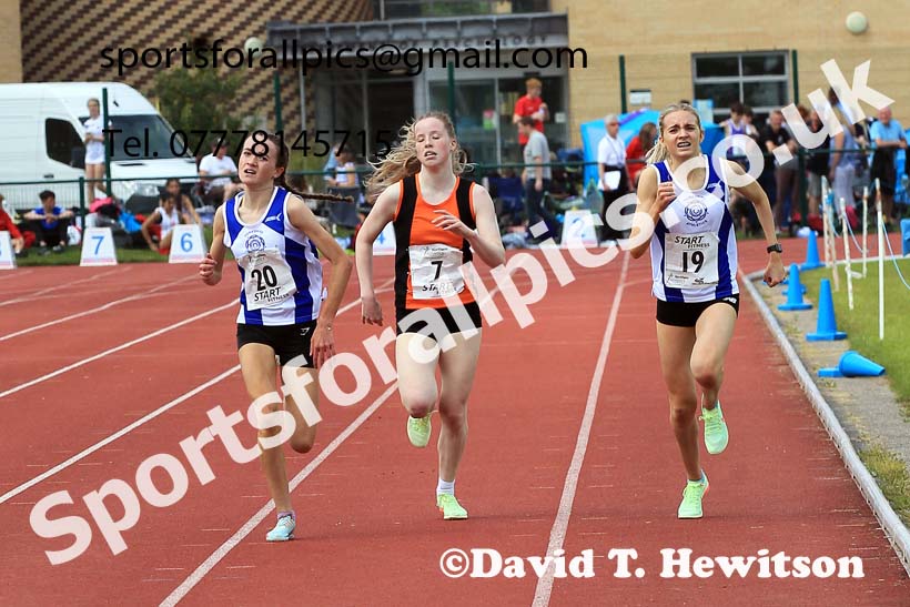 Womens Under-17s 1500 metres, 2022 Northern Inter Counties U17s and U15s Track and Field, York, Thursday, June 2nd. Photo: David T. Hewitson/Sports for All Pics